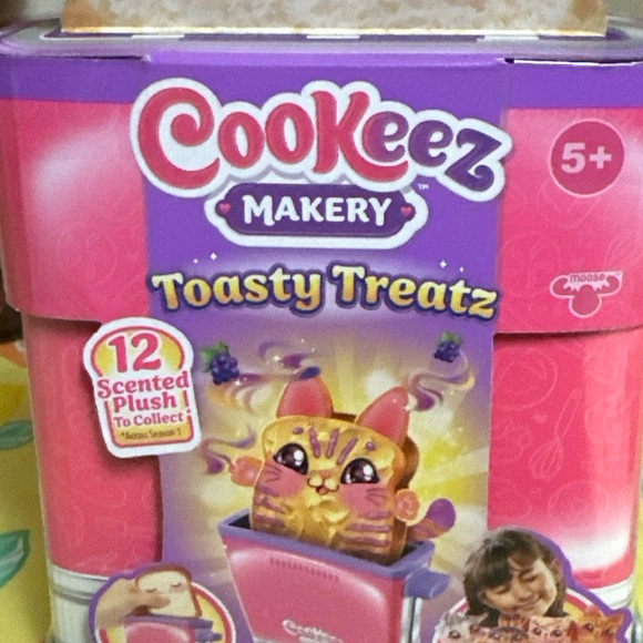 Cookeeze Toasty Treats Plush toy collectible kit - Picture 2 of 4
